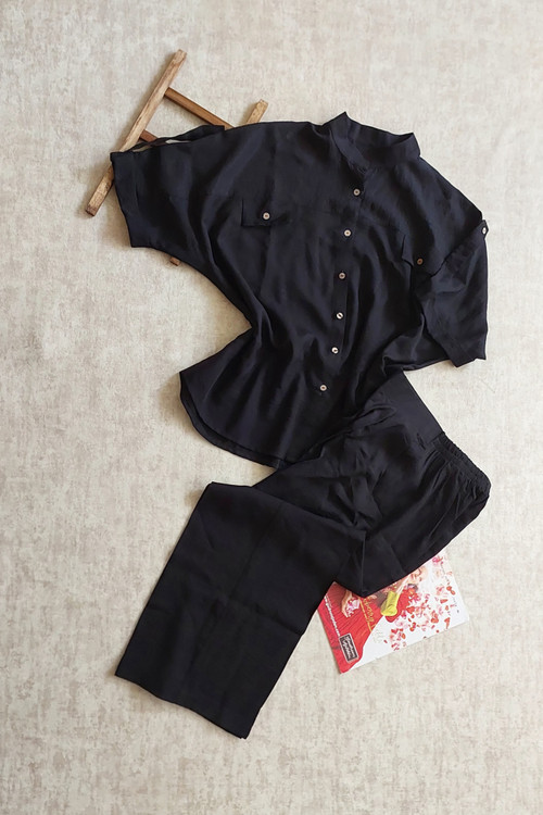 مشکی جلو دکمه